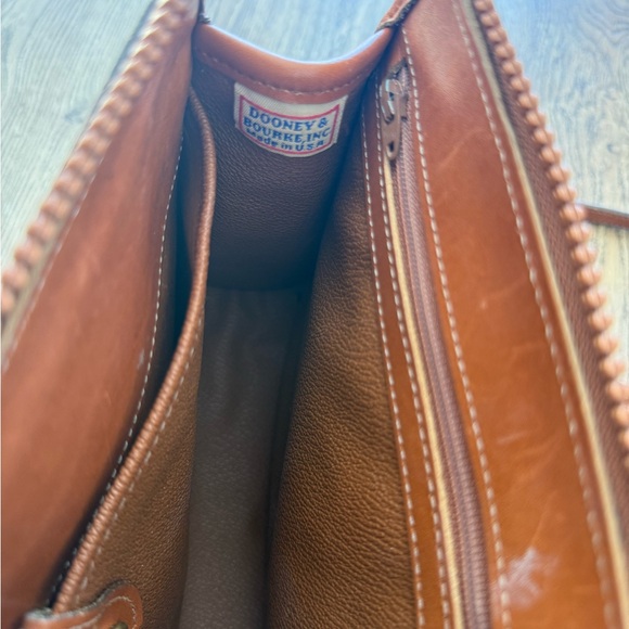 VINTAGE Dooney & Bourke Tan and Cream Genuine Leather Crossbody Bag - Picture 13 of 16
